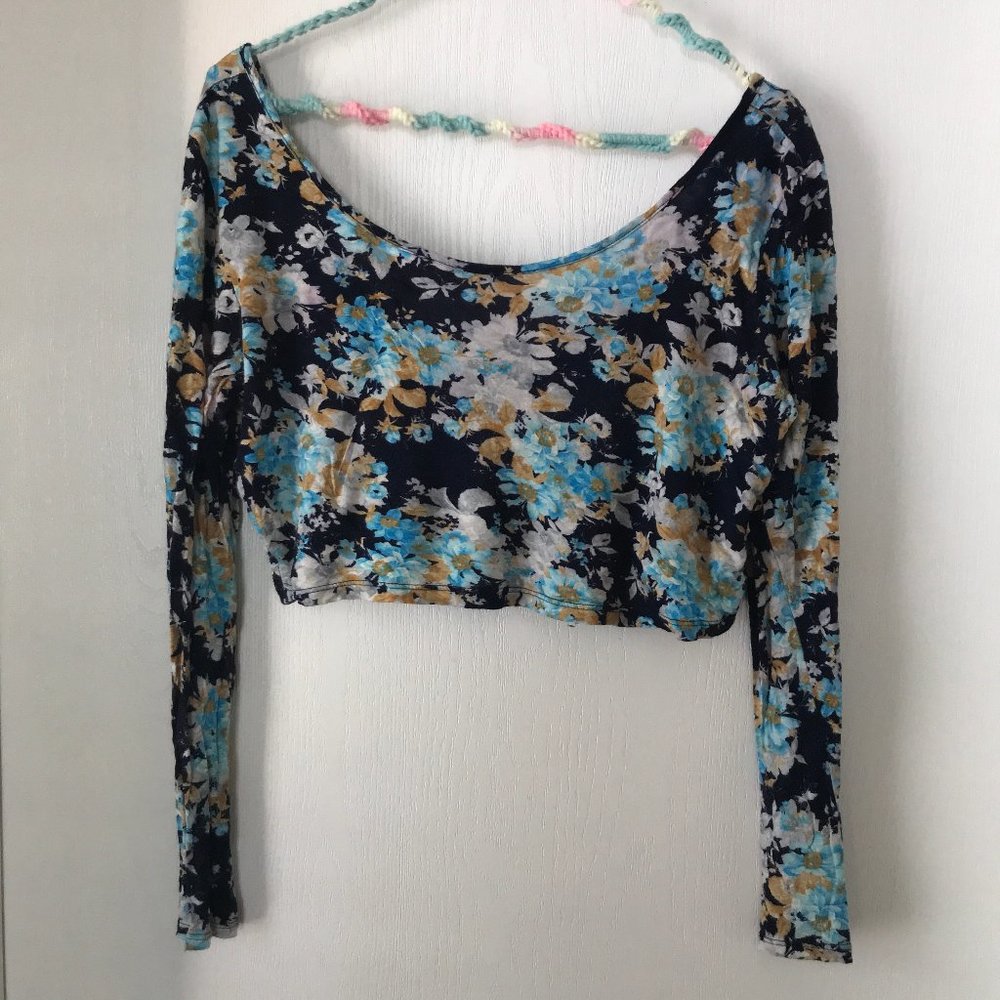 Rare Loose Mini Long Sleeve Soft Floral Crop Top